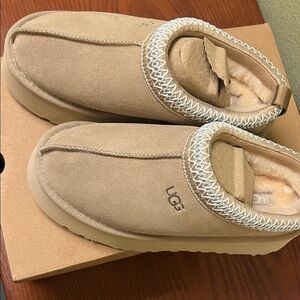 UGG Ugg Women’s Sand Tazz size 6 BRAND NEW